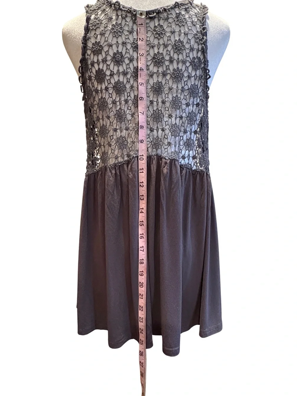 POL Gray Crochet Lace Sleeveless Tunic Tank Top Tie Front Boho Size Small